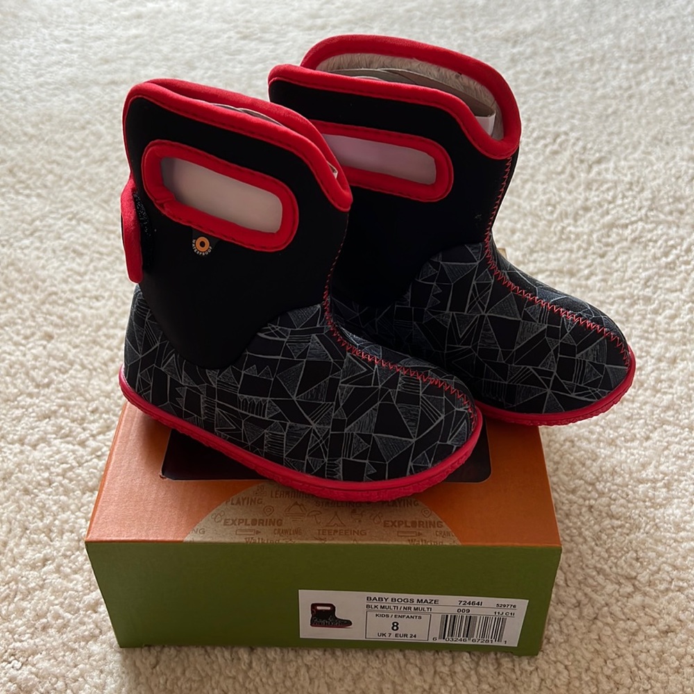 NIB toddler boy 8 Bogs BabyBogs Maze red and black insulated pull on boots